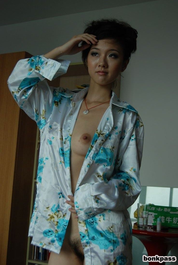 Amateur Chinese girl doing some nude modeling Asian Porn Times picture
