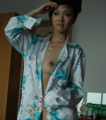 China-girl-trying-her-hand-on-nude-modeling-03